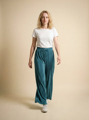 Wide-Leg Pleated Trousers — 4